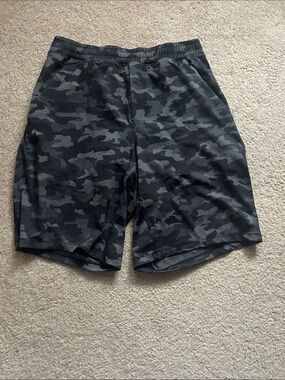 lululemon athletica Men's Black & Gray Camo Training Shorts